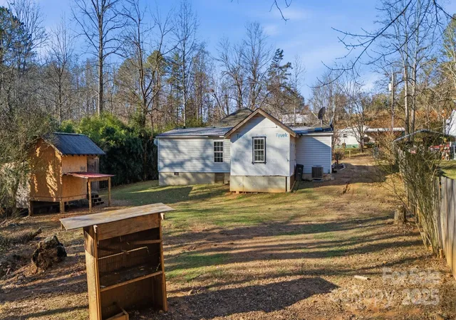 Photo 4 of Single family home for sale at 102 Garnett Tr Rd, Franklin, NC 28734 | MLS# 4332520 | Listing updated on 2026-10-20