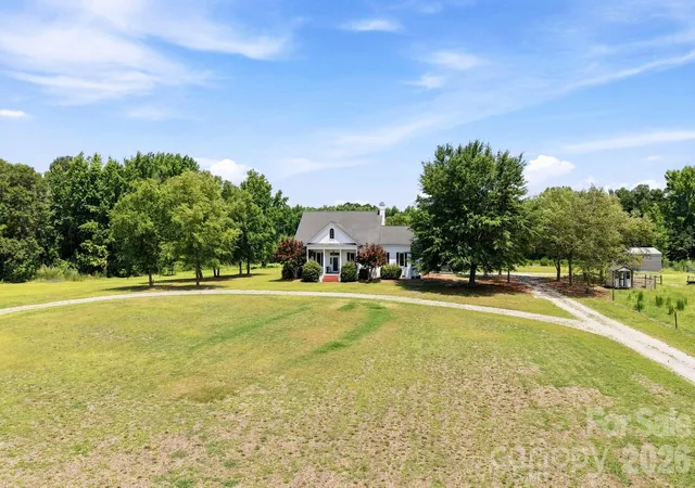 Homes for sale in Cheraw, SC | 1004 Four Mile Loop, Cheraw, SC 29520 | MLS# 4332573