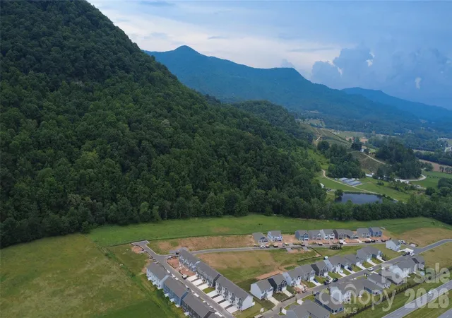 Photo 2 of Single family home for sale at 135 Wildbrook Dr, Waynesville, NC 28785 | MLS# 4332579 | Listing updated on 2026-10-05