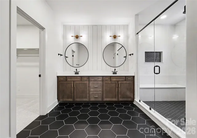 Photo 3 of Townhouse for sale at 2416 Crestview Dr, Charlotte, NC 28216 | MLS# 4332816 | Listing updated on 2026-09-24