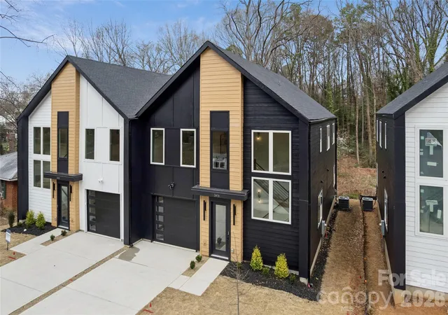 Townhouse for sale at 2416 Crestview Dr, Charlotte, NC 28216 | MLS# 4332816