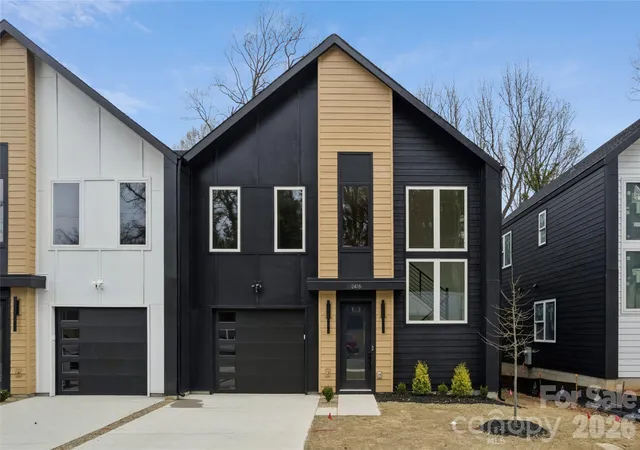 Townhouse for sale at 2416 Crestview Dr, Charlotte, NC 28216 | MLS# 4332816