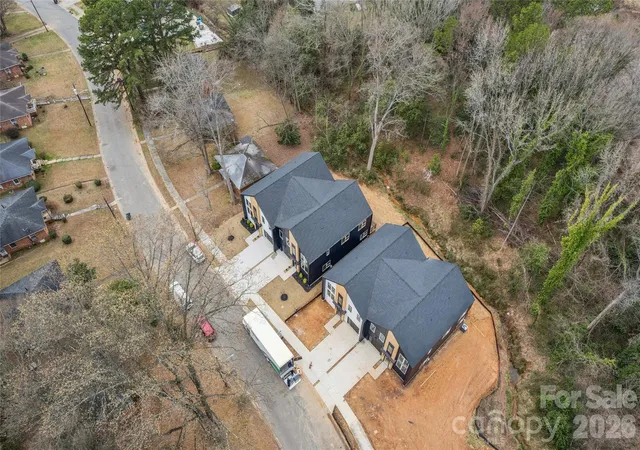 Photo 4 of Townhouse for sale at 2416 Crestview Dr, Charlotte, NC 28216 | MLS# 4332816 | Listing updated on 2026-09-24