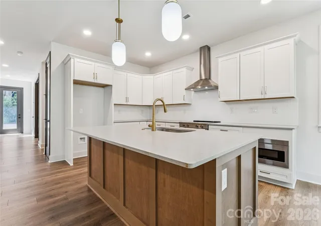 4th image of 2412 Crestview Dr, Charlotte, NC 28216 | MLS# 4332817