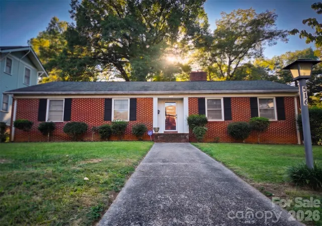 Photo 1 of Single family home for sale at 516 S Mulberry St, Statesville, NC 28677 | MLS# 4332832 | Listing updated on 2026-09-27
