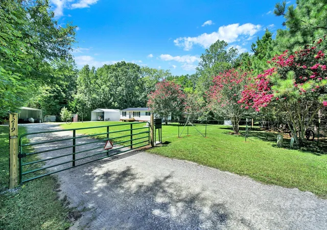 Photo 4 of Single family home for sale at 1219 Neely Smith Ln, Gastonia, NC 28056 | MLS# 4332846 | Listing updated on 2026-08-01