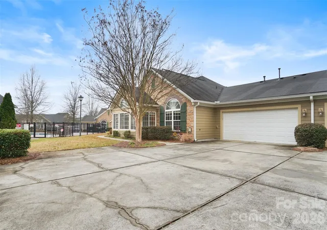3rd image of 5518 Prosperity Vw Dr, Charlotte, NC 28269
