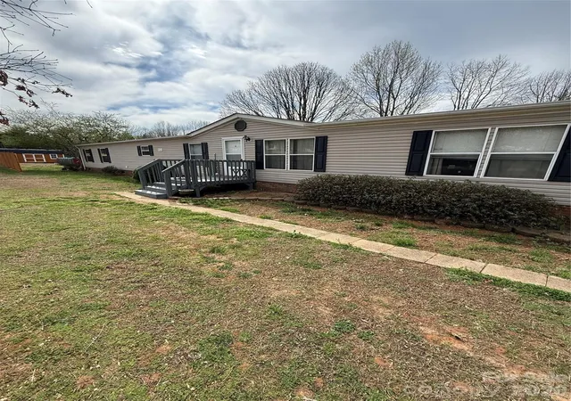 Homes for sale in Lenoir, NC | 2423 Stones Throw Ct, Lenoir, NC 28645 | MLS# 4333338