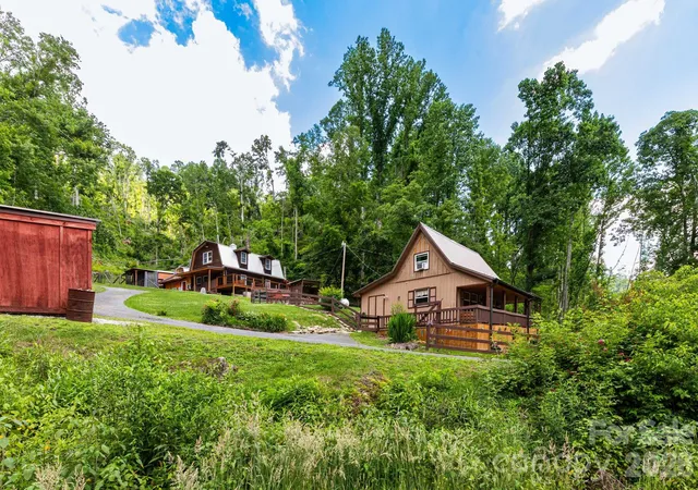 Photo 2 of Single family home for sale at 1010 And 1014 Melton Branch Rd, Bakersville, NC 28705 | MLS# 4333369 | Listing updated on 2026-06-13