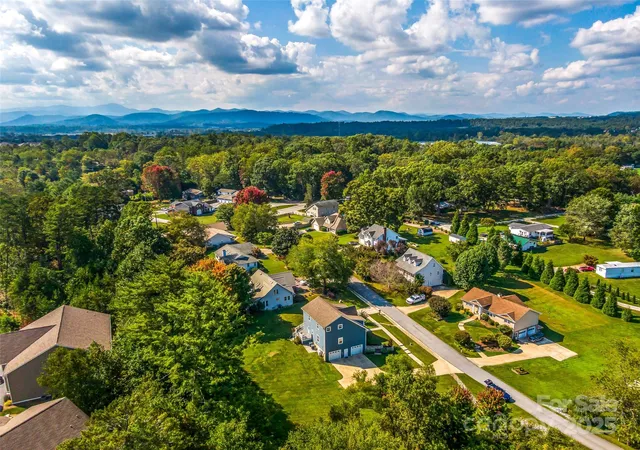 Photo 3 of Single family home for sale at 10 Warbler Dr, Fletcher, NC 28732 | MLS# 4333400 | Listing updated on 2026-07-24