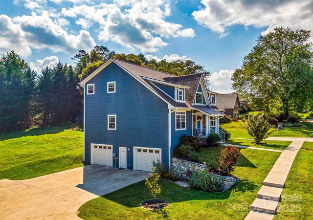 Photo 3 of Single family home for sale at 10 Warbler Dr, Fletcher, NC 28732 | MLS# 4333400 | Listing updated on 2026-07-24