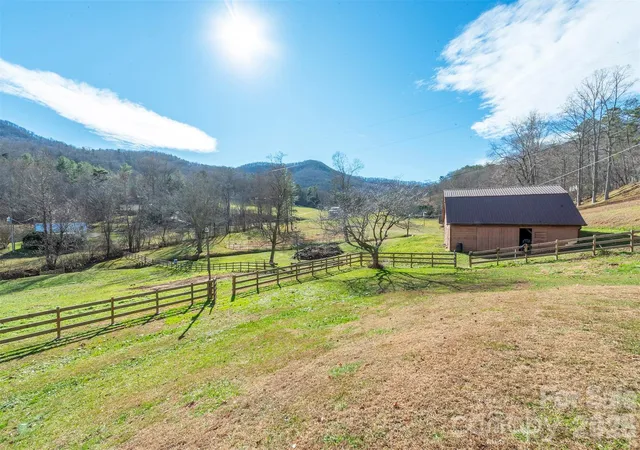 Photo 5 of House for sale at 366 Dix Crk #2 Rd, Leicester, NC 28748 | MLS# 4333414 | Listing updated on 2026-09-02