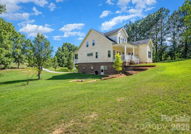Photo 3 of Single family home for sale at 556 Peaceful Crk Dr, York, SC 29745 | MLS# 4333441 | Listing updated on 2026-07-31