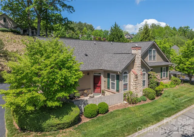 Homes for sale in Swannanoa, NC | 122 Outlook Cir, Swannanoa, NC 28778 | MLS# 4333481