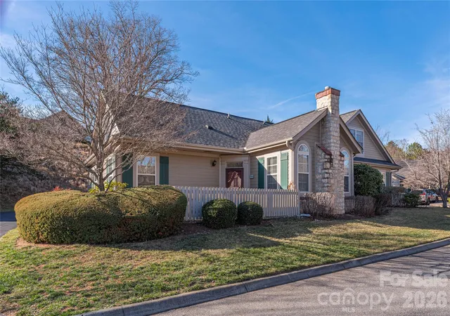 Homes for sale in Swannanoa, NC | 122 Outlook Cir, Swannanoa, NC 28778 | MLS# 4333481