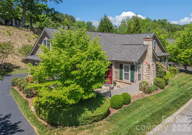 Homes for sale in Swannanoa, NC | 122 Outlook Cir, Swannanoa, NC 28778 | MLS# 4333481