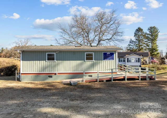 Photo 1 of Single family home for sale at 701 Dana Rd, Hendersonville, NC 28792 | MLS# 4333517 | Listing updated on 2026-04-30