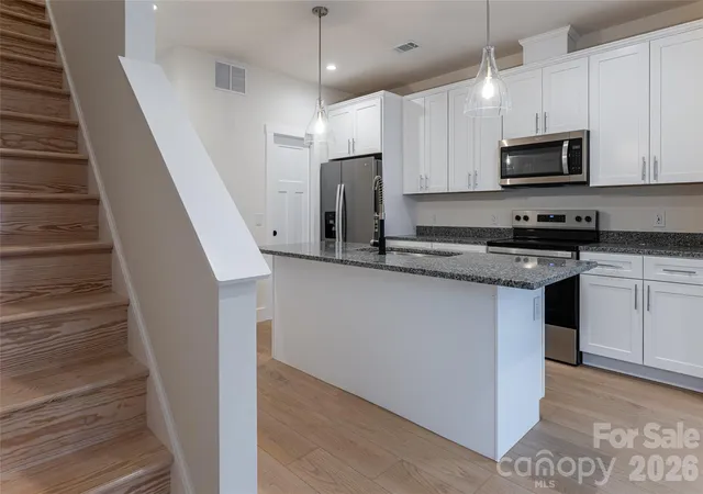 Photo 4 of Single family home for sale at 10 Wyndom Ln, Asheville, NC 28805 | MLS# 4333596 | Listing updated on 2026-07-28