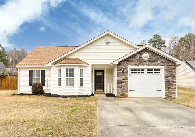 1st image of 11015 Olde English Dr, Charlotte, NC 28216 | MLS# 4333757