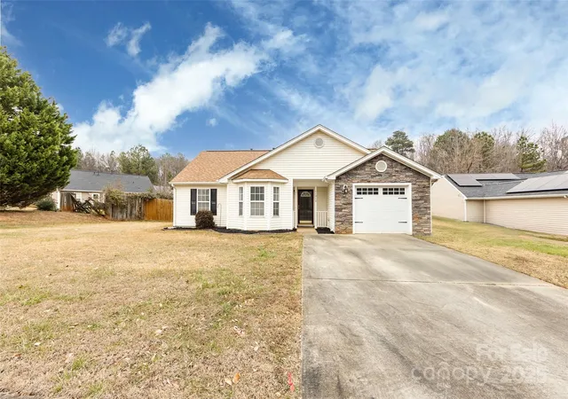 3rd image of 11015 Olde English Dr, Charlotte, NC 28216 | MLS# 4333757