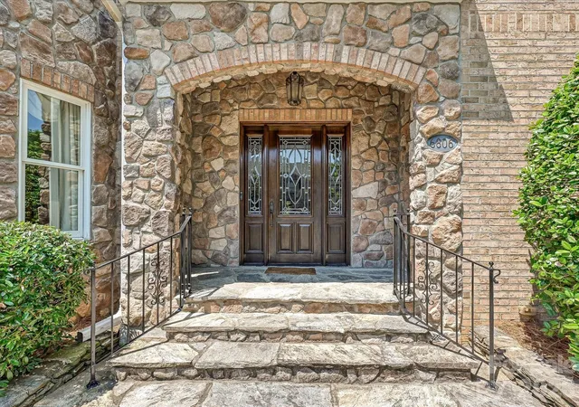 Photo 2 of Single family home for sale at 6806 Larrisa Ct, Charlotte, NC 28226 | MLS# 4333871 | Listing updated on 2026-08-16