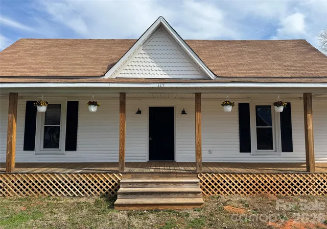 Homes for sale in Clover, SC | 119 Marion St, Clover, SC 29710 | MLS# 4334219