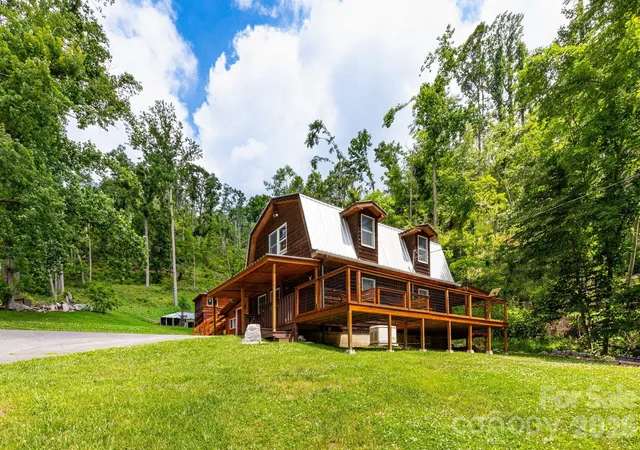 Homes for sale in Bakersville, NC | 1010 & 1014 Melton Branch Rd, Bakersville, NC 28705 | MLS# 4334266