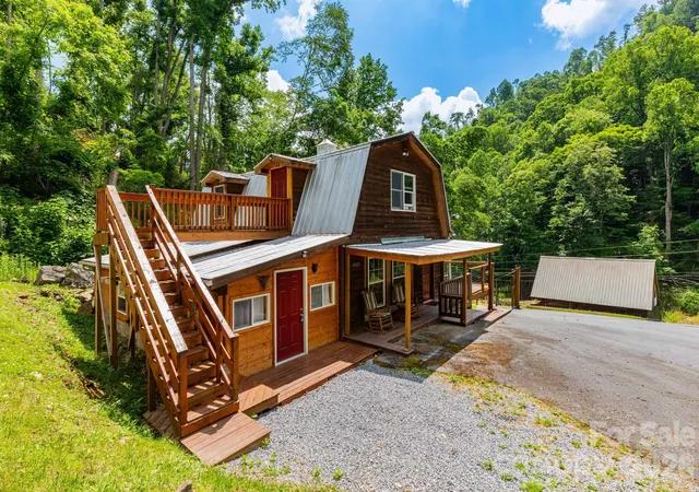 Homes for sale in Bakersville, NC | 1010 & 1014 Melton Branch Rd, Bakersville, NC 28705 | MLS# 4334266