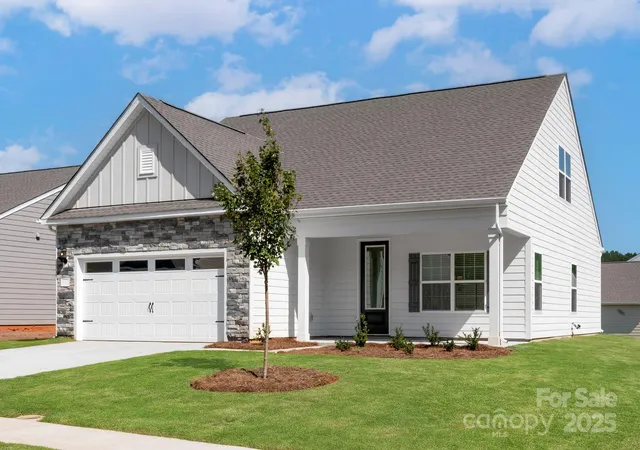 Photo 4 of Single family home for sale at 124 Rills Xing Way, Troutman, NC 28166 | MLS# 4334341 | Listing updated on 2026-09-24