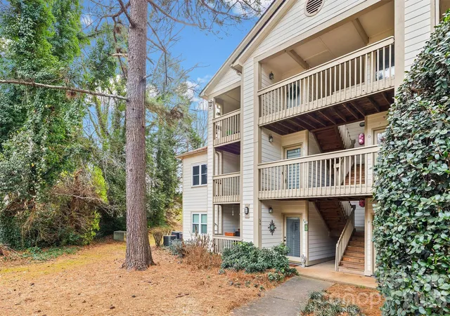 Photo 2 of Condo for sale at 1041 Churchill Downs Ct #C, Charlotte, NC 28211 | MLS# 4334511 | Listing updated on 2026-09-30