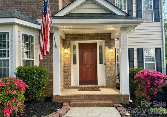 Photo 2 of Single family home for sale at 123 Comata Rd, Mooresville, NC 28117 | MLS# 4334738 | Listing updated on 2026-09-23