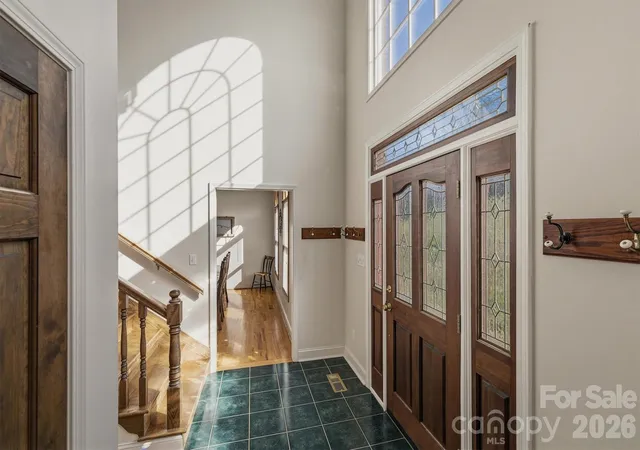 Photo 3 of Single family home for sale at 46 Mariners Point Ln, Hickory, NC 28601 | MLS# 4335253 | Listing updated on 2026-09-01