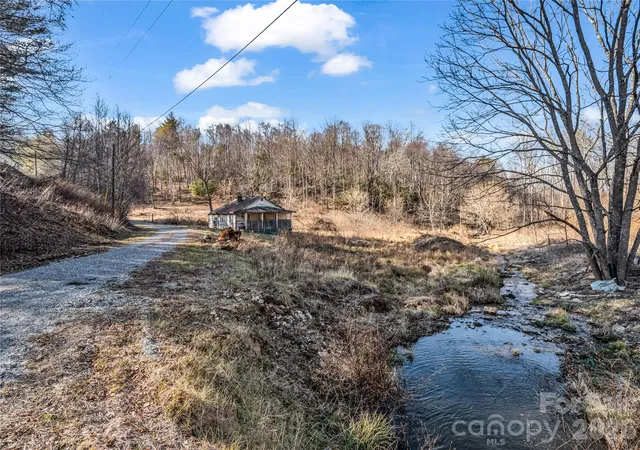 Homes for sale in Bakersville, NC | 530 Mine Creek Rd, Bakersville, NC 28705 | MLS# 4335296