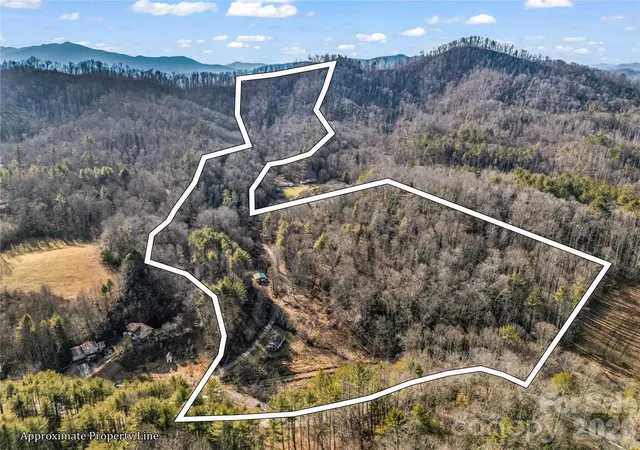 Homes for sale in Bakersville, NC | 530 Mine Creek Rd, Bakersville, NC 28705 | MLS# 4335296