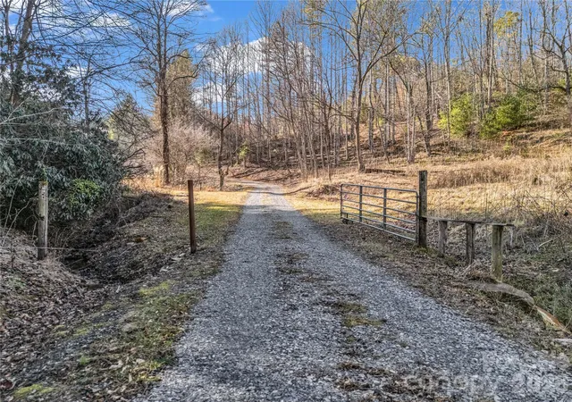 Homes for sale in Bakersville, NC | 530 Mine Creek Rd, Bakersville, NC 28705 | MLS# 4335296