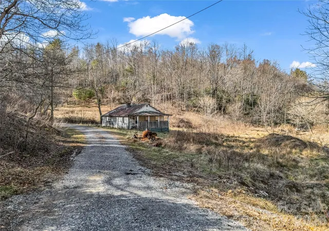 Homes for sale in Bakersville, NC | 530 Mine Creek Rd, Bakersville, NC 28705 | MLS# 4335296