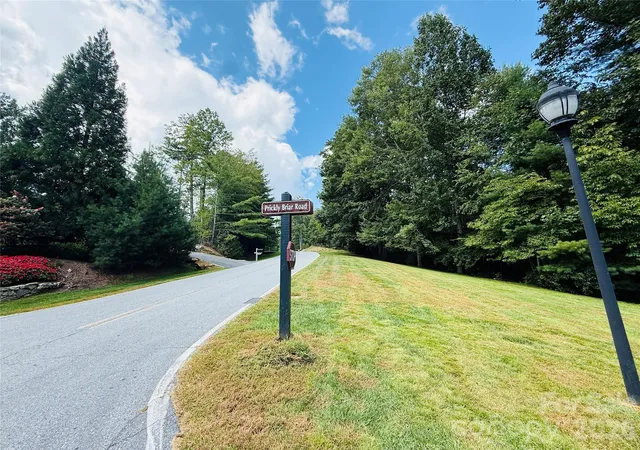 4th image of 20 Prickly Briar Rd, Hendersonville, NC 28739 | MLS# 4335314