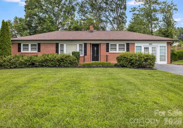 Photo 1 of Single family home for sale at 3226 Charlyne Dr, Hendersonville, NC 28792 | MLS# 4335660 | Listing updated on 2026-07-22
