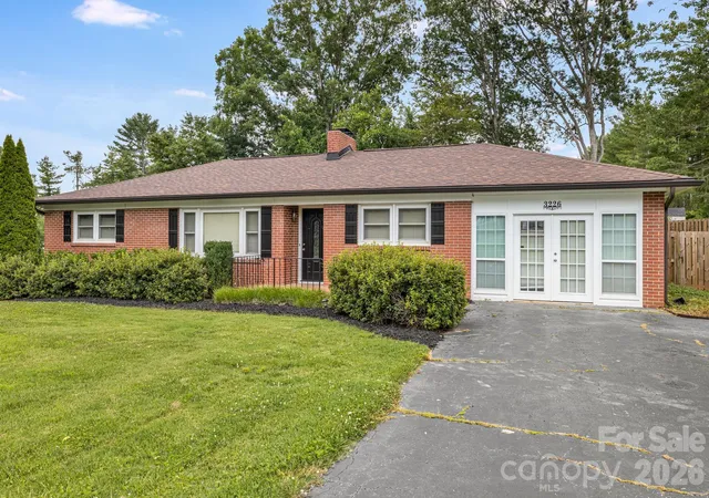Photo 2 of Single family home for sale at 3226 Charlyne Dr, Hendersonville, NC 28792 | MLS# 4335660 | Listing updated on 2026-07-22