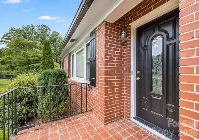 Photo 3 of Single family home for sale at 3226 Charlyne Dr, Hendersonville, NC 28792 | MLS# 4335660 | Listing updated on 2026-07-22