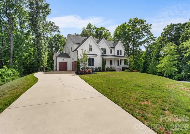 Homes for sale in Davidson, NC | 144 Walking Horse Trl, Davidson, NC 28036 | MLS# 4335910