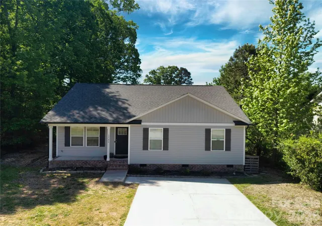 Photo 2 of Single family home for sale at 1526 Shepard St, Kannapolis, NC 28083 | MLS# 4336339 | Listing updated on 2026-08-14