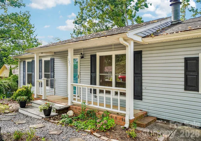 1st image of 327 Heather Ct, Asheville, NC 28804 | MLS# 4336343