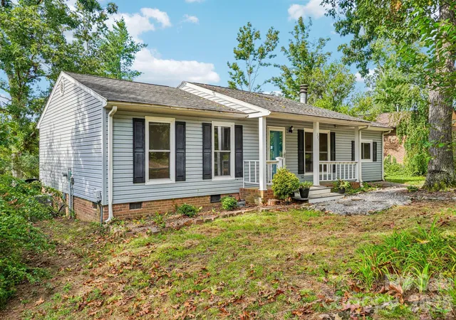 3rd image of 327 Heather Ct, Asheville, NC 28804 | MLS# 4336343