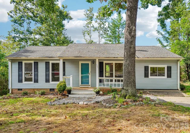 33rd image of 327 Heather Ct, Asheville, NC 28804 | MLS# 4336343
