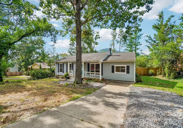4th image of 327 Heather Ct, Asheville, NC 28804 | MLS# 4336343