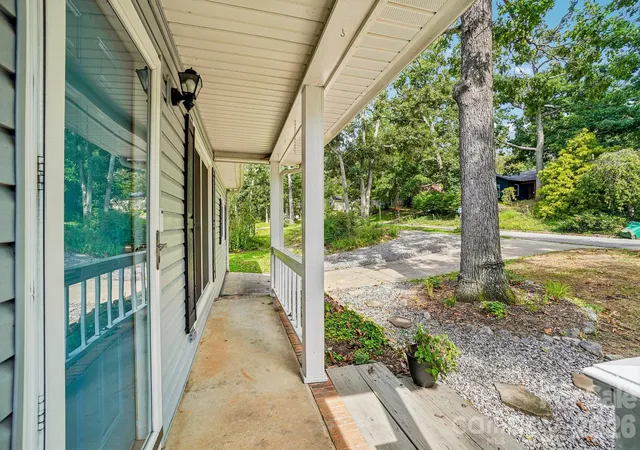 5th image of 327 Heather Ct, Asheville, NC 28804 | MLS# 4336343
