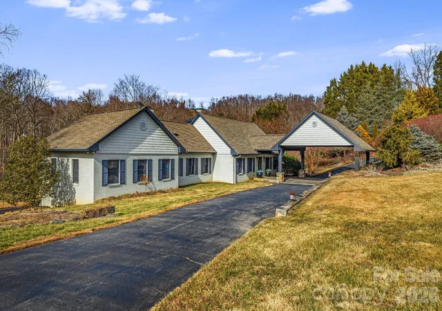 Photo 1 of Single family home for sale at 1236 Upper Brush Crk Rd, Fairview, NC 28730 | MLS# 4336398 | Listing updated on 2026-09-18