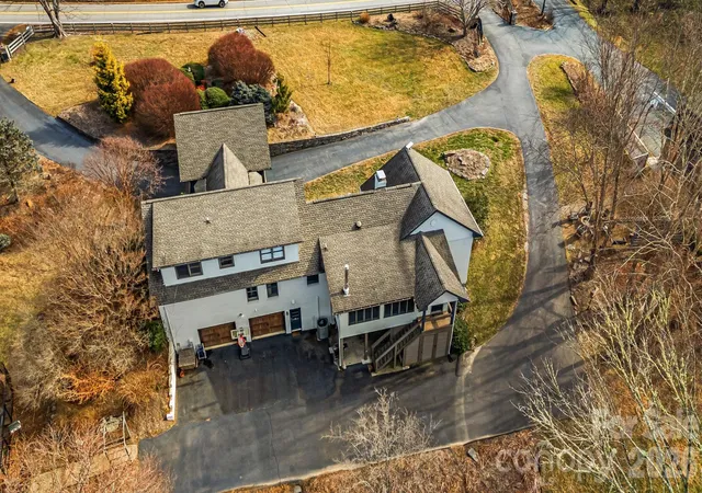 Photo 2 of Single family home for sale at 1236 Upper Brush Crk Rd, Fairview, NC 28730 | MLS# 4336398 | Listing updated on 2026-09-18