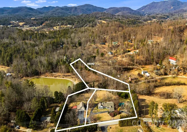 Photo 4 of Single family home for sale at 1236 Upper Brush Crk Rd, Fairview, NC 28730 | MLS# 4336398 | Listing updated on 2026-09-18